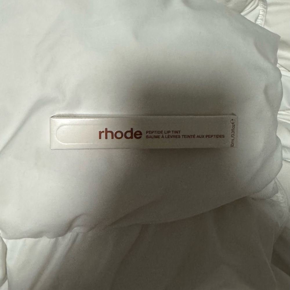 Rhode cinnamon lip peptide